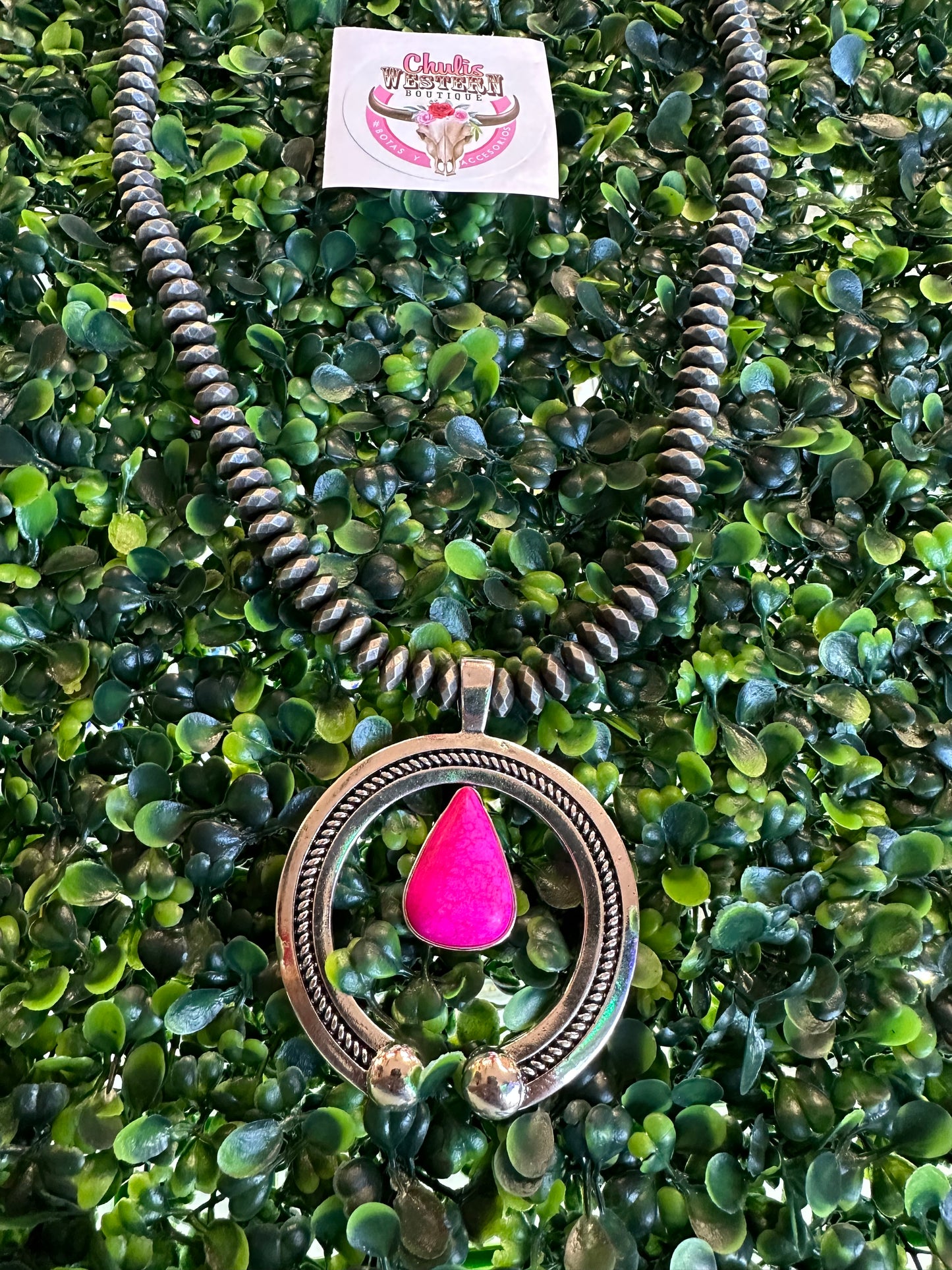 Hot pink šNecklace and earrings set