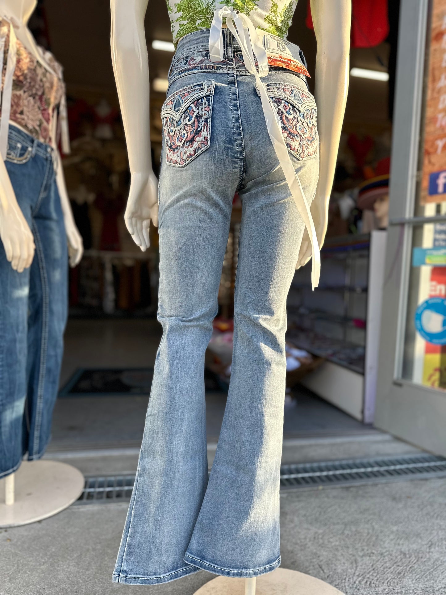 05 Bootcut Jeans