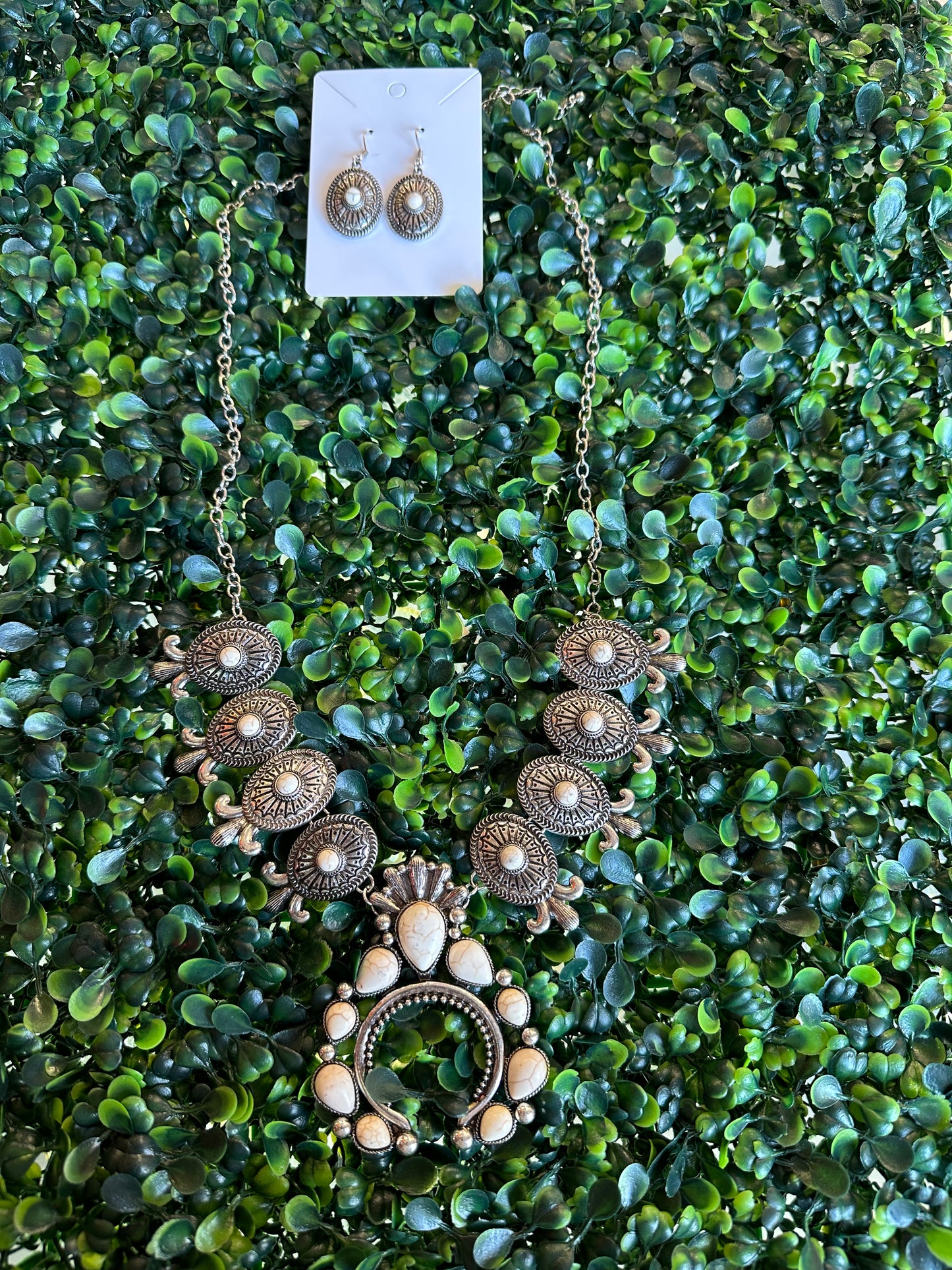 White stone set