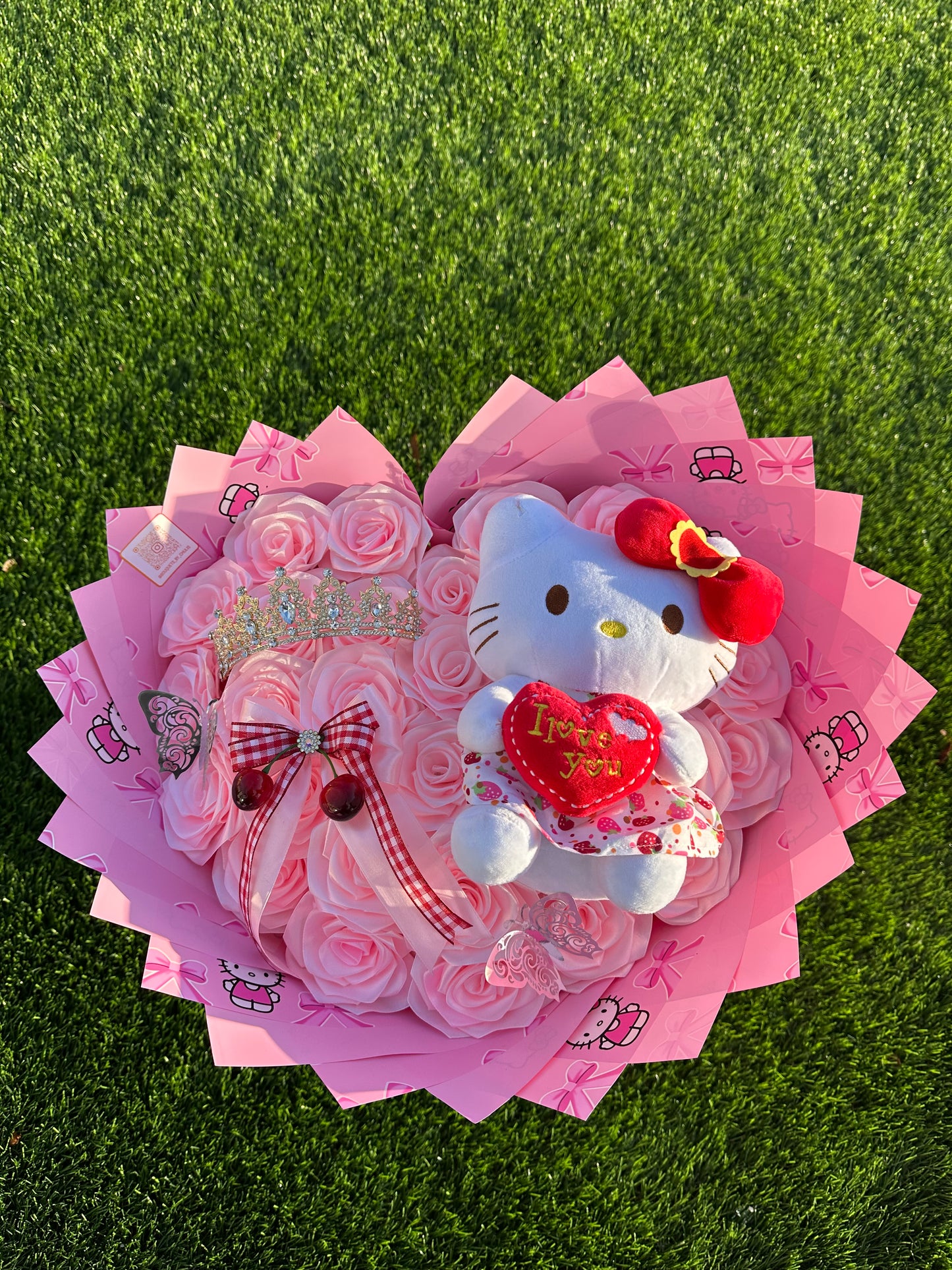 Ramo hello kitty en corazón