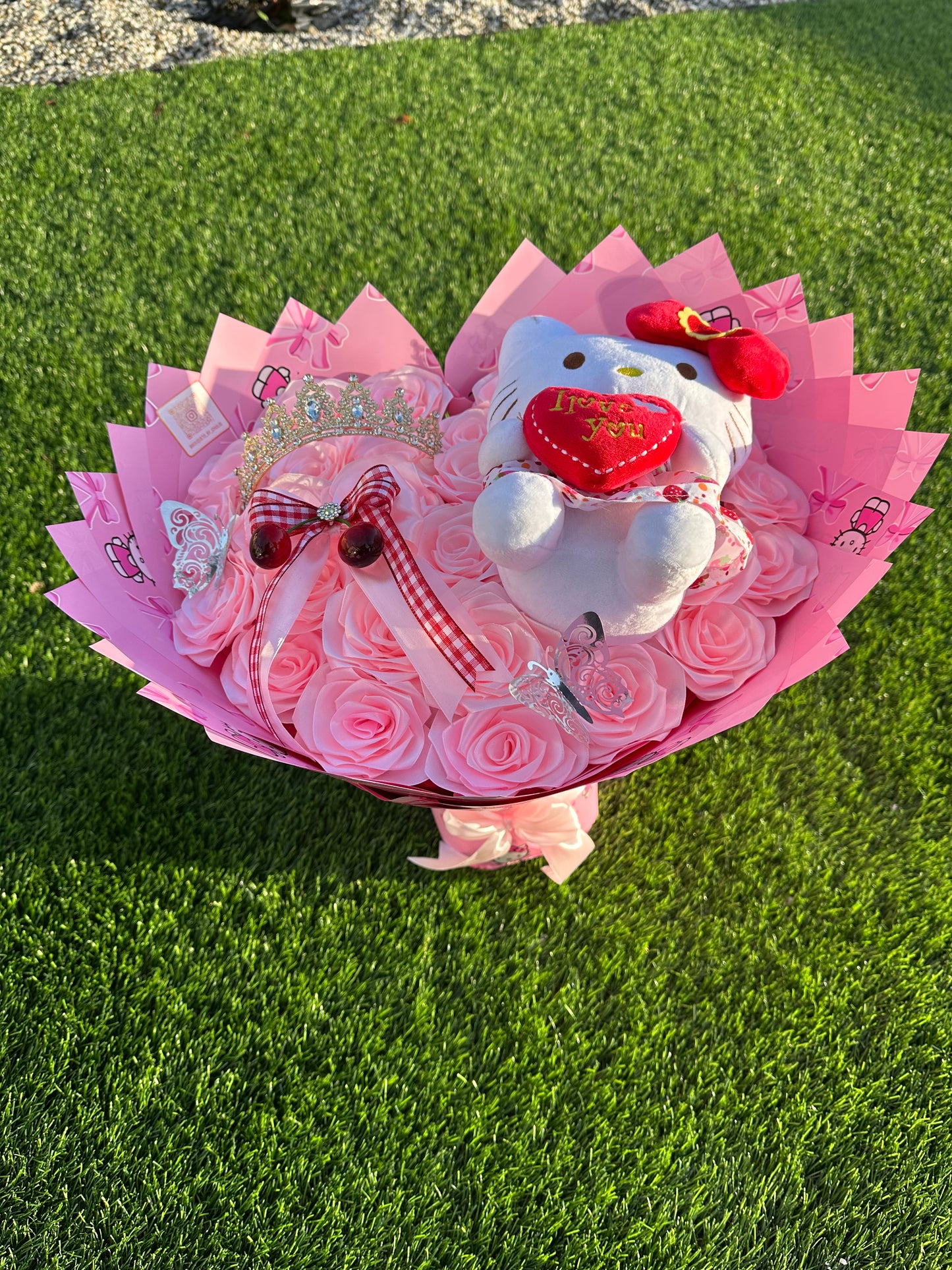 Ramo hello kitty en corazón