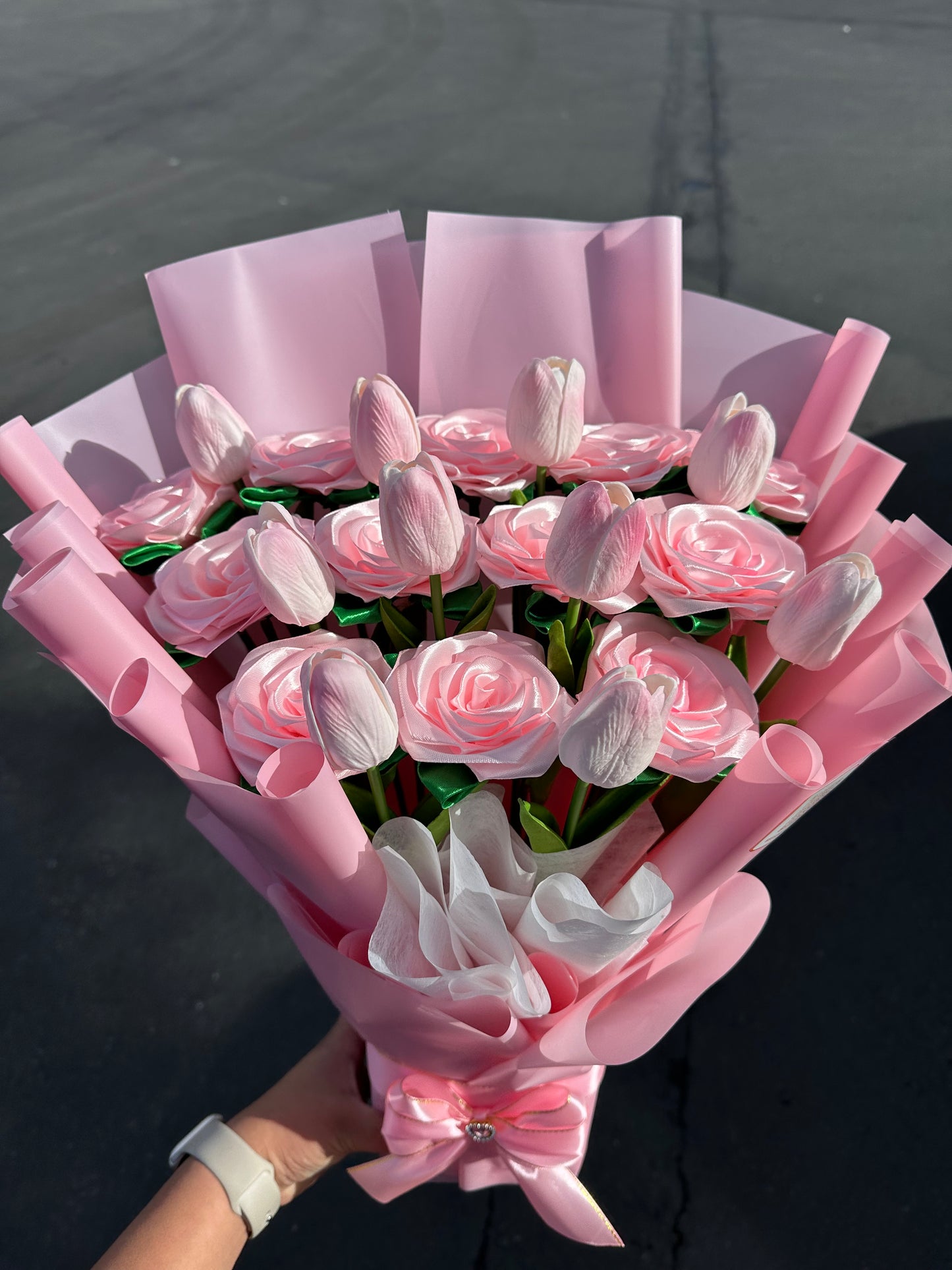 Ramo de rosas y tulipanes eternas 🌷